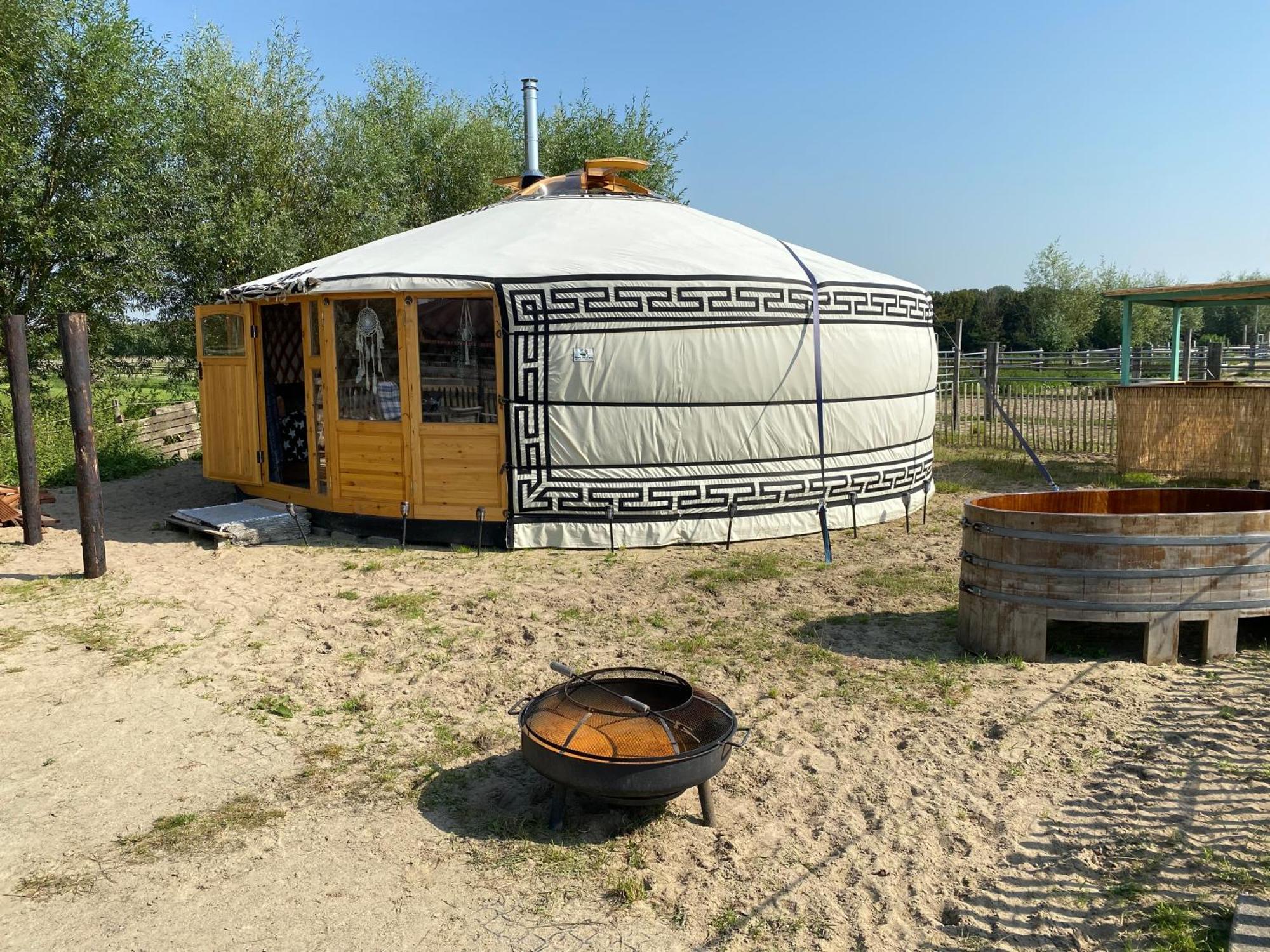 Hotel Luxe Yurt Koudekerke Exterior foto